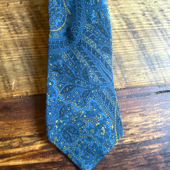 Men's Aerospaciale Blue Yellow Paisley 100% Silk Tie One Size - Picture 1 of 5